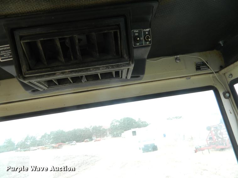 image for item J5008 Gleaner A combine