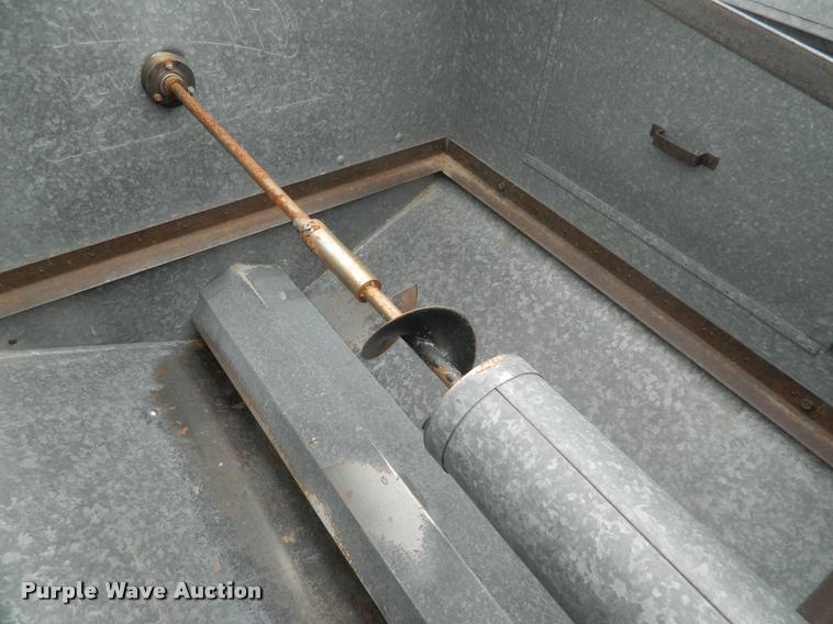 image for item J5008 Gleaner A combine