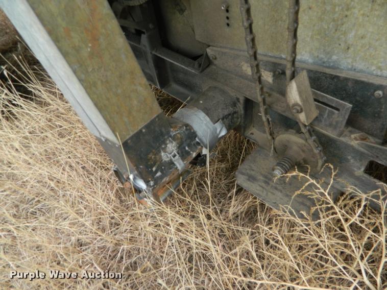 image for item J5008 Gleaner A combine