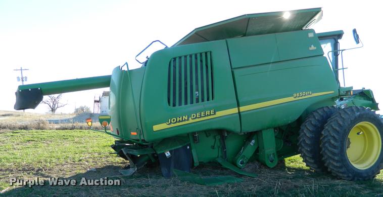 image for item J5009 2001 John Deere 9650 STS combine