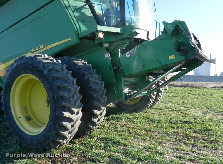 image for item J5009 2001 John Deere 9650 STS combine