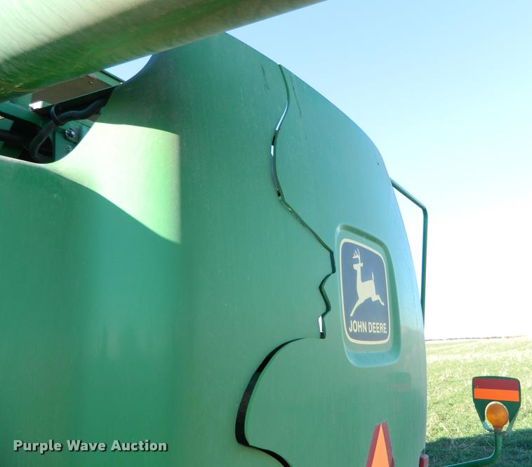 image for item J5009 2001 John Deere 9650 STS combine