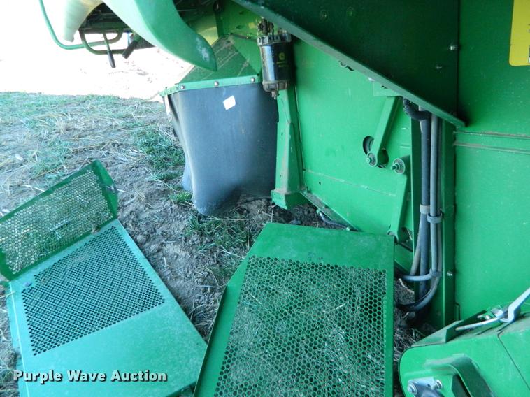 image for item J5009 2001 John Deere 9650 STS combine