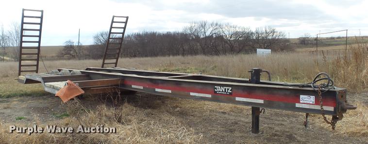 image for item J5723 1983 Jantz HDLF12 combine trailer