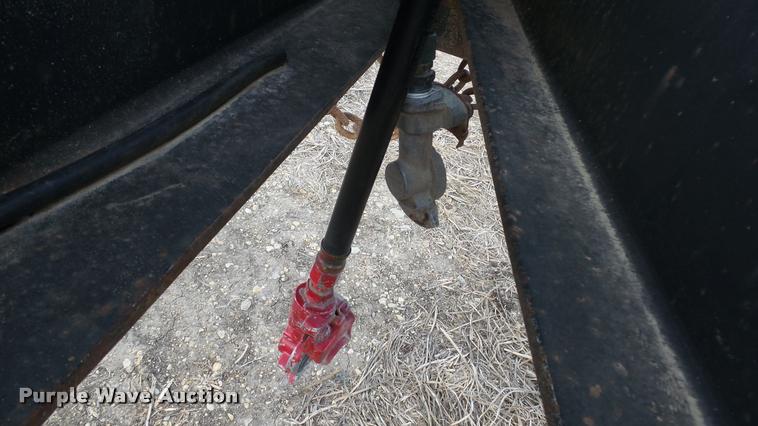 image for item J5723 1983 Jantz HDLF12 combine trailer