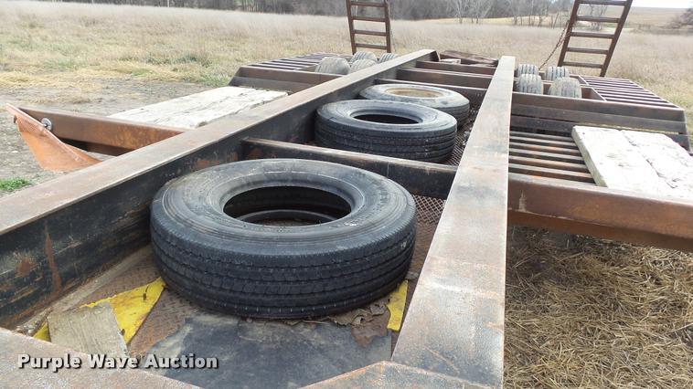 image for item J5723 1983 Jantz HDLF12 combine trailer