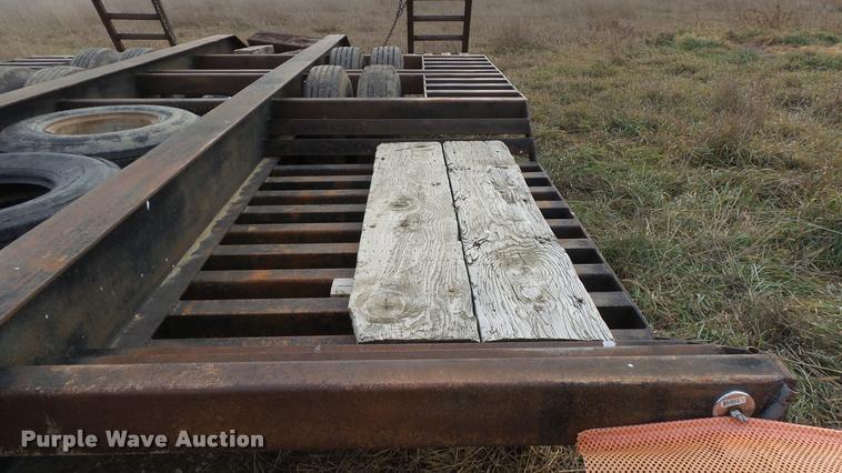 image for item J5723 1983 Jantz HDLF12 combine trailer