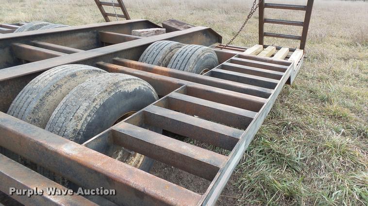 image for item J5723 1983 Jantz HDLF12 combine trailer