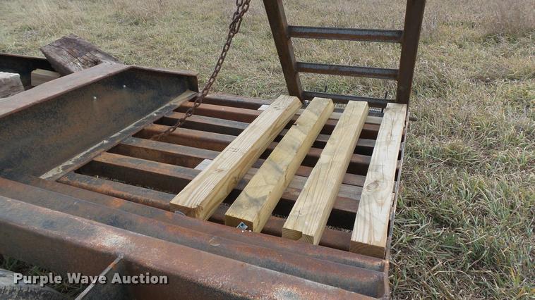 image for item J5723 1983 Jantz HDLF12 combine trailer