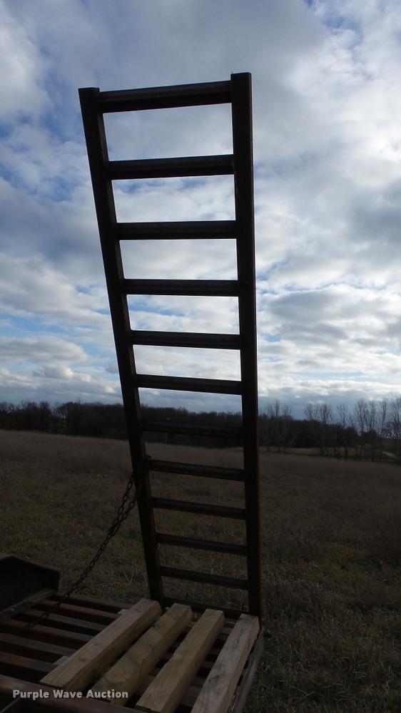 image for item J5723 1983 Jantz HDLF12 combine trailer