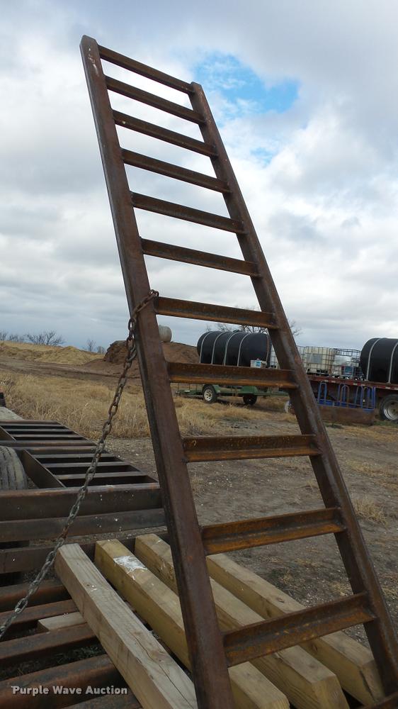 image for item J5723 1983 Jantz HDLF12 combine trailer