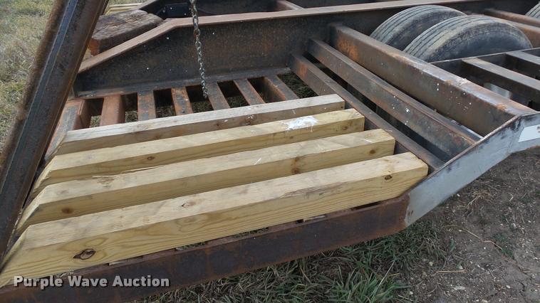 image for item J5723 1983 Jantz HDLF12 combine trailer