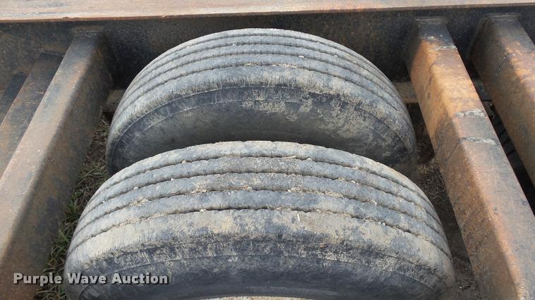 image for item J5723 1983 Jantz HDLF12 combine trailer