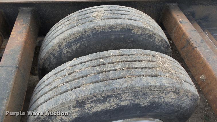 image for item J5723 1983 Jantz HDLF12 combine trailer