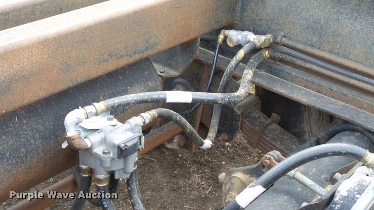 image for item J5723 1983 Jantz HDLF12 combine trailer