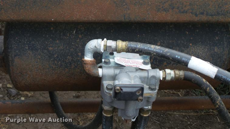 image for item J5723 1983 Jantz HDLF12 combine trailer