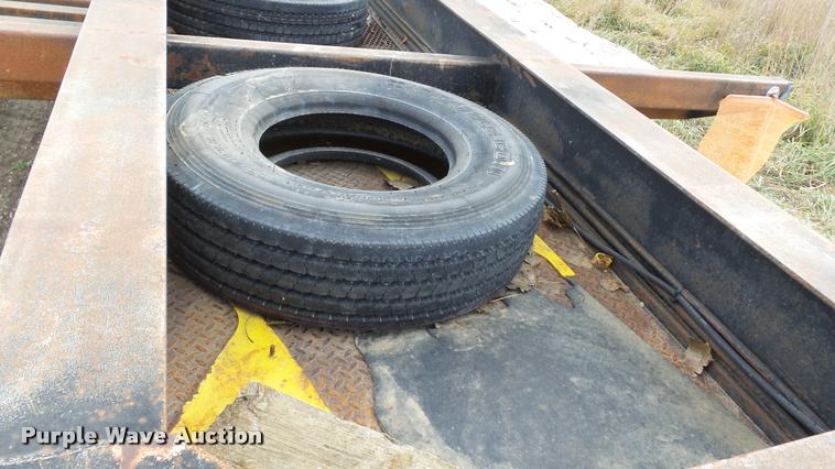 image for item J5723 1983 Jantz HDLF12 combine trailer