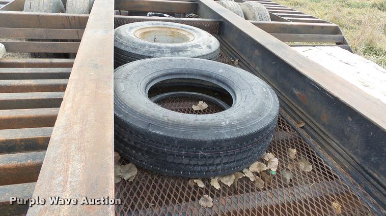 image for item J5723 1983 Jantz HDLF12 combine trailer