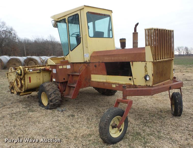 image for item J8672 New Holland 1112 self-propelled windrower