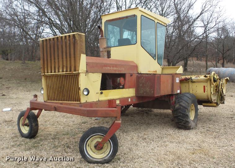 image for item J8672 New Holland 1112 self-propelled windrower