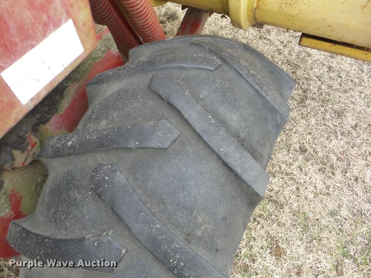 image for item J8672 New Holland 1112 self-propelled windrower