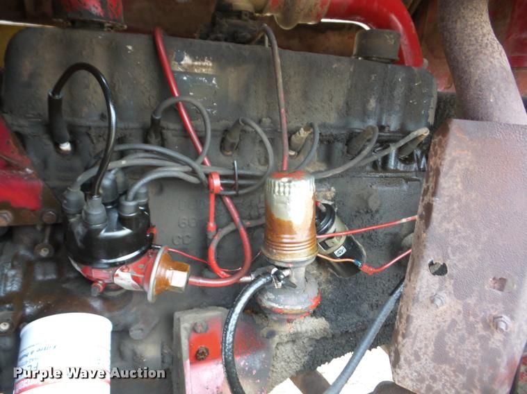 image for item J8672 New Holland 1112 self-propelled windrower