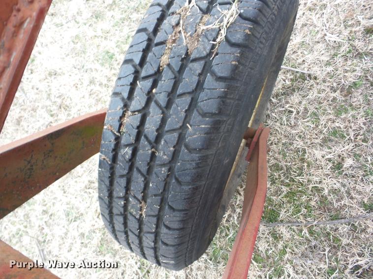 image for item J8672 New Holland 1112 self-propelled windrower