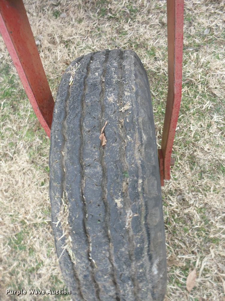 image for item J8672 New Holland 1112 self-propelled windrower