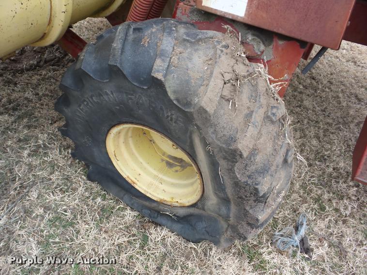 image for item J8672 New Holland 1112 self-propelled windrower