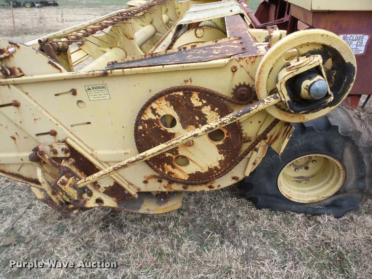 image for item J8672 New Holland 1112 self-propelled windrower