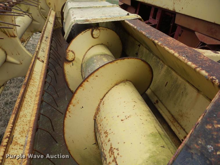 image for item J8672 New Holland 1112 self-propelled windrower