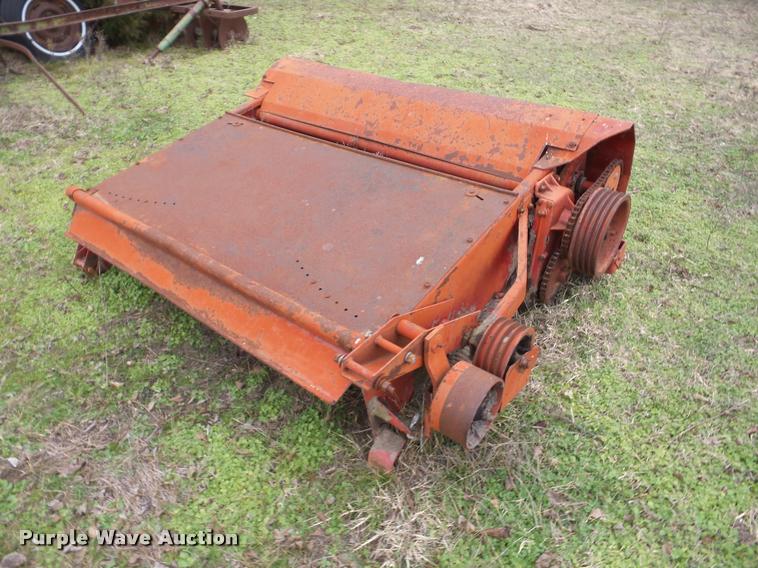 image for item J8672 New Holland 1112 self-propelled windrower