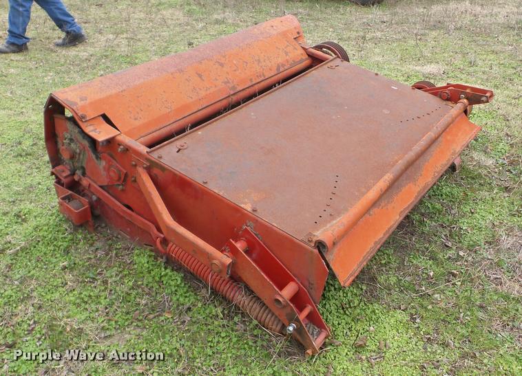 image for item J8672 New Holland 1112 self-propelled windrower