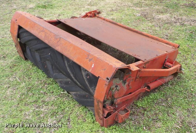 image for item J8672 New Holland 1112 self-propelled windrower