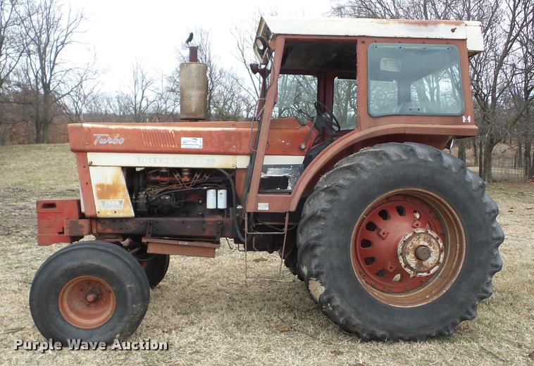 image for item J8673 1975 International Farmall 1566 Tractor