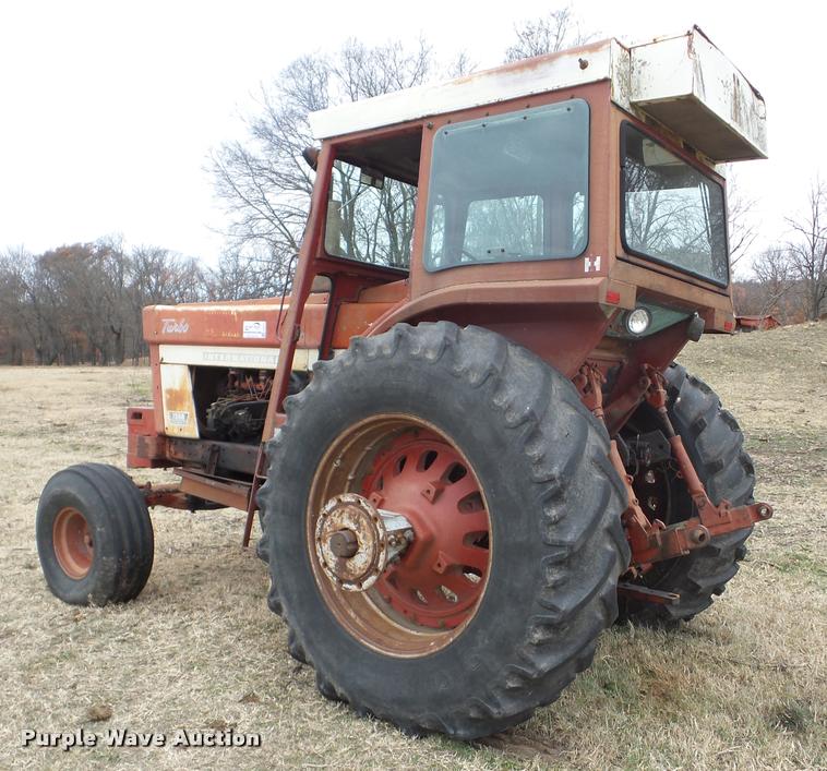 image for item J8673 1975 International Farmall 1566 Tractor