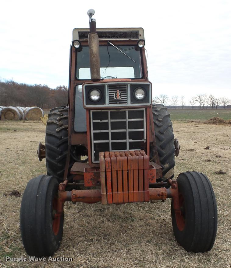 image for item J8673 1975 International Farmall 1566 Tractor