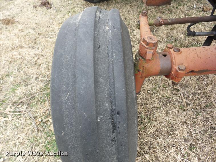 image for item J8673 1975 International Farmall 1566 Tractor