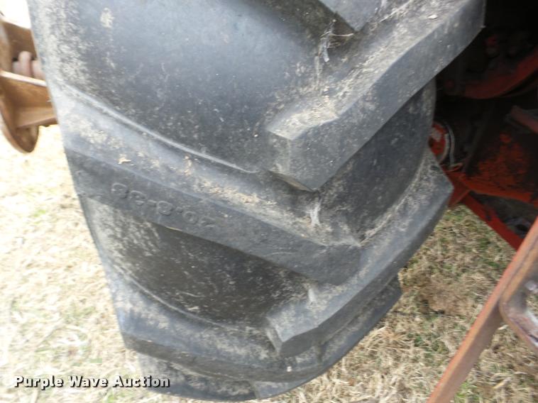 image for item J8673 1975 International Farmall 1566 Tractor