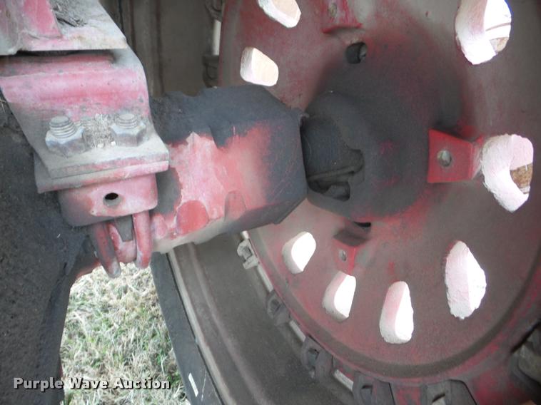 image for item J8673 1975 International Farmall 1566 Tractor