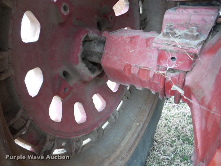 image for item J8673 1975 International Farmall 1566 Tractor