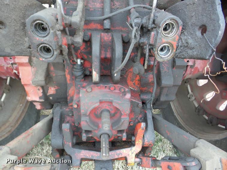 image for item J8673 1975 International Farmall 1566 Tractor