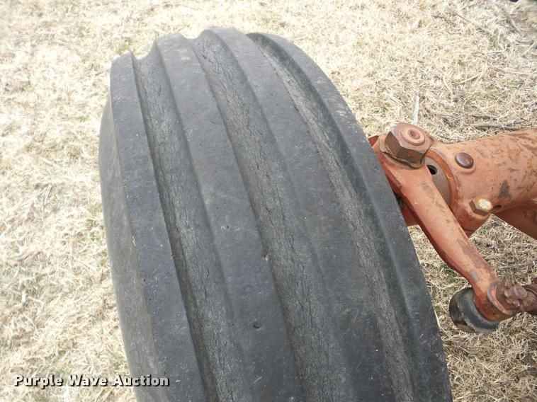 image for item J8673 1975 International Farmall 1566 Tractor