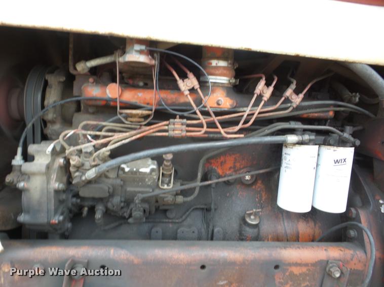 image for item J8673 1975 International Farmall 1566 Tractor