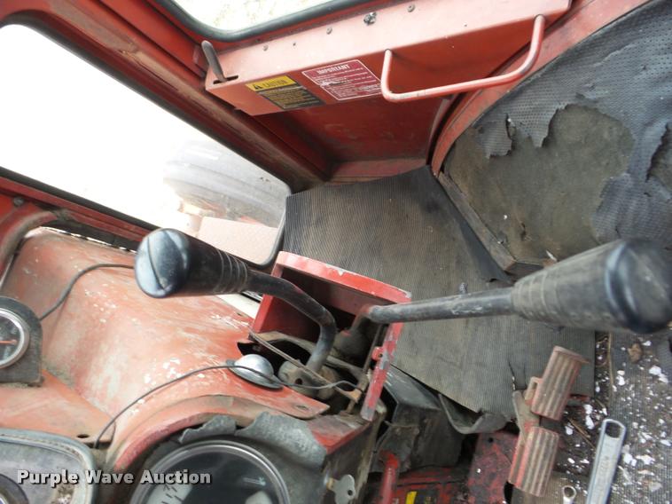 image for item J8673 1975 International Farmall 1566 Tractor