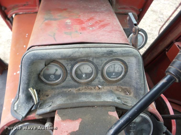 image for item J8673 1975 International Farmall 1566 Tractor