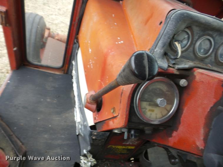 image for item J8673 1975 International Farmall 1566 Tractor