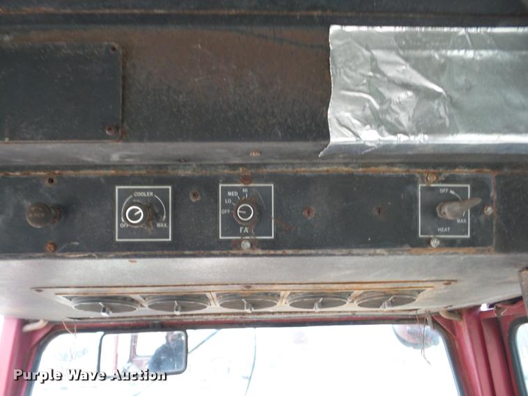 image for item J8673 1975 International Farmall 1566 Tractor