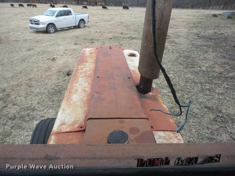 image for item J8673 1975 International Farmall 1566 Tractor