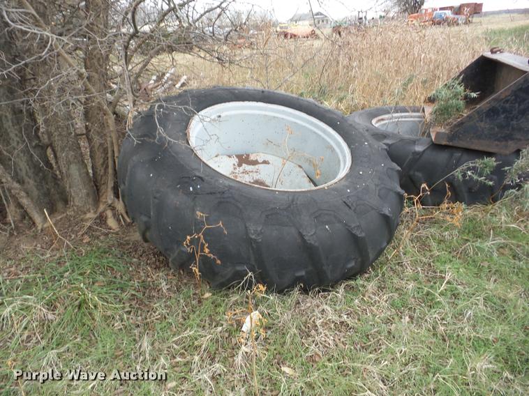 image for item J8673 1975 International Farmall 1566 Tractor